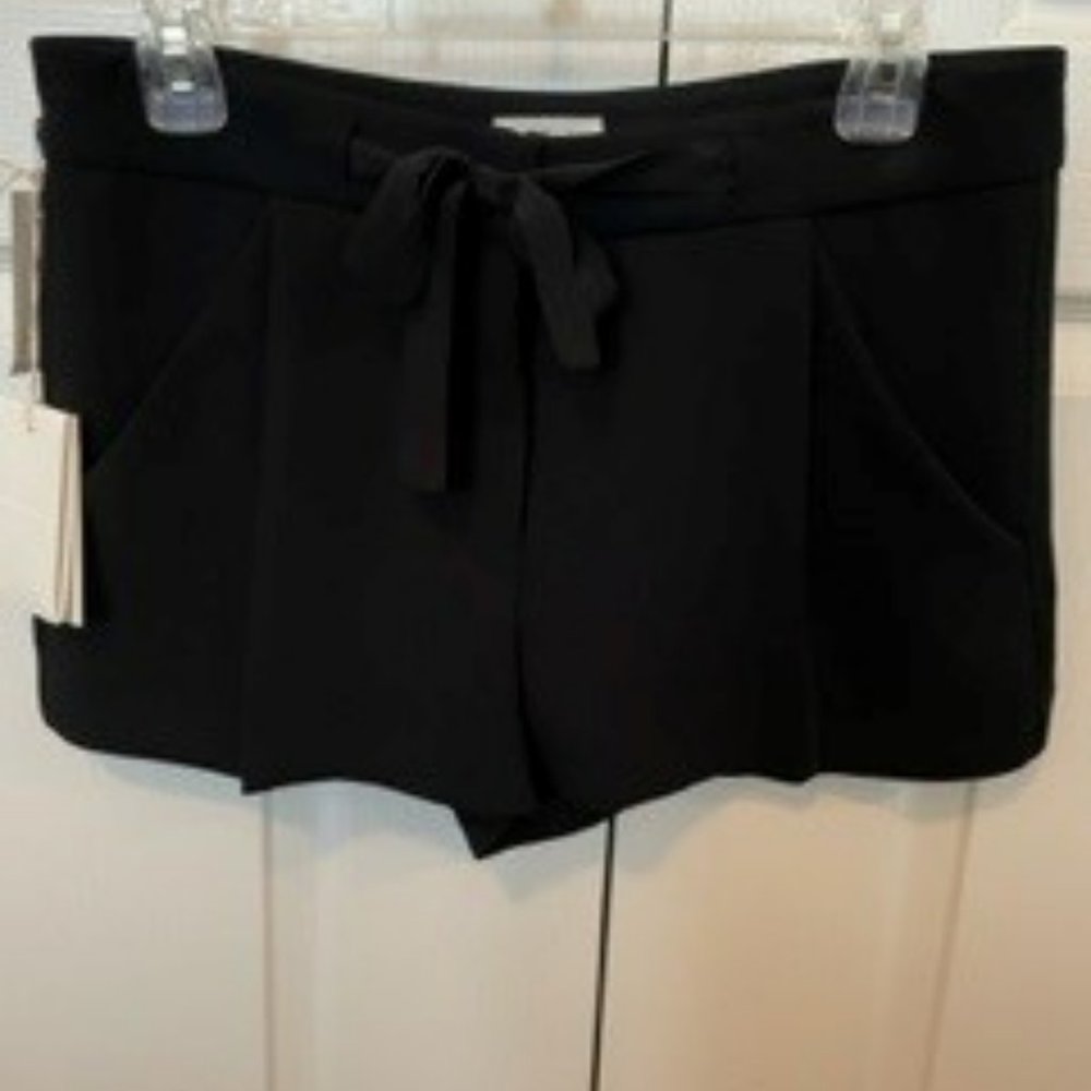Artizia Wilfred Exergue Short